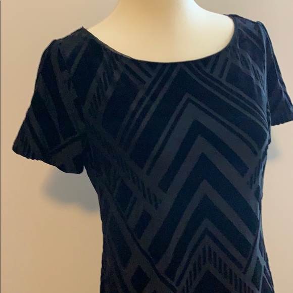 4/$20 🍊WHBM velvet black geometric shift dress XS - Picture 4 of 8